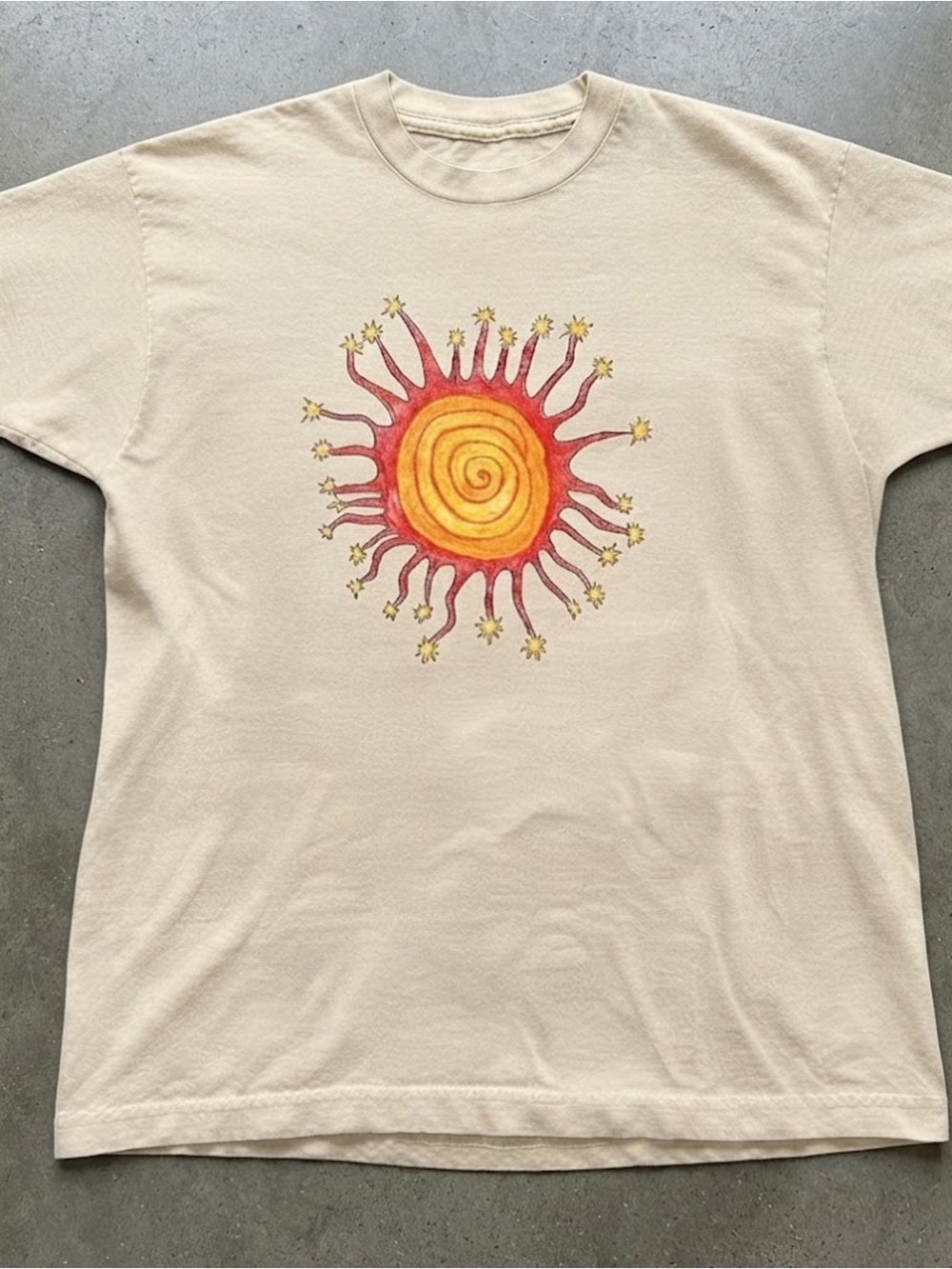 Gildan T-Shirt Spiral Sun Graphic Print Cream Cotton Tee